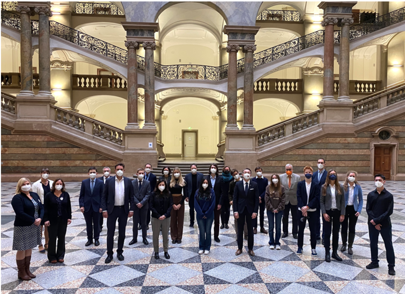 Justizpalast Gruppenaufnahme 60 jahre Eichmannprozess